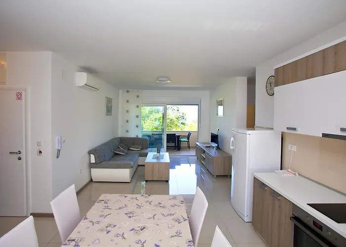 Apartment Maslina *