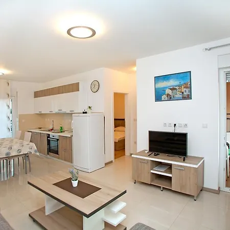 Maslina I Apartman Njivice